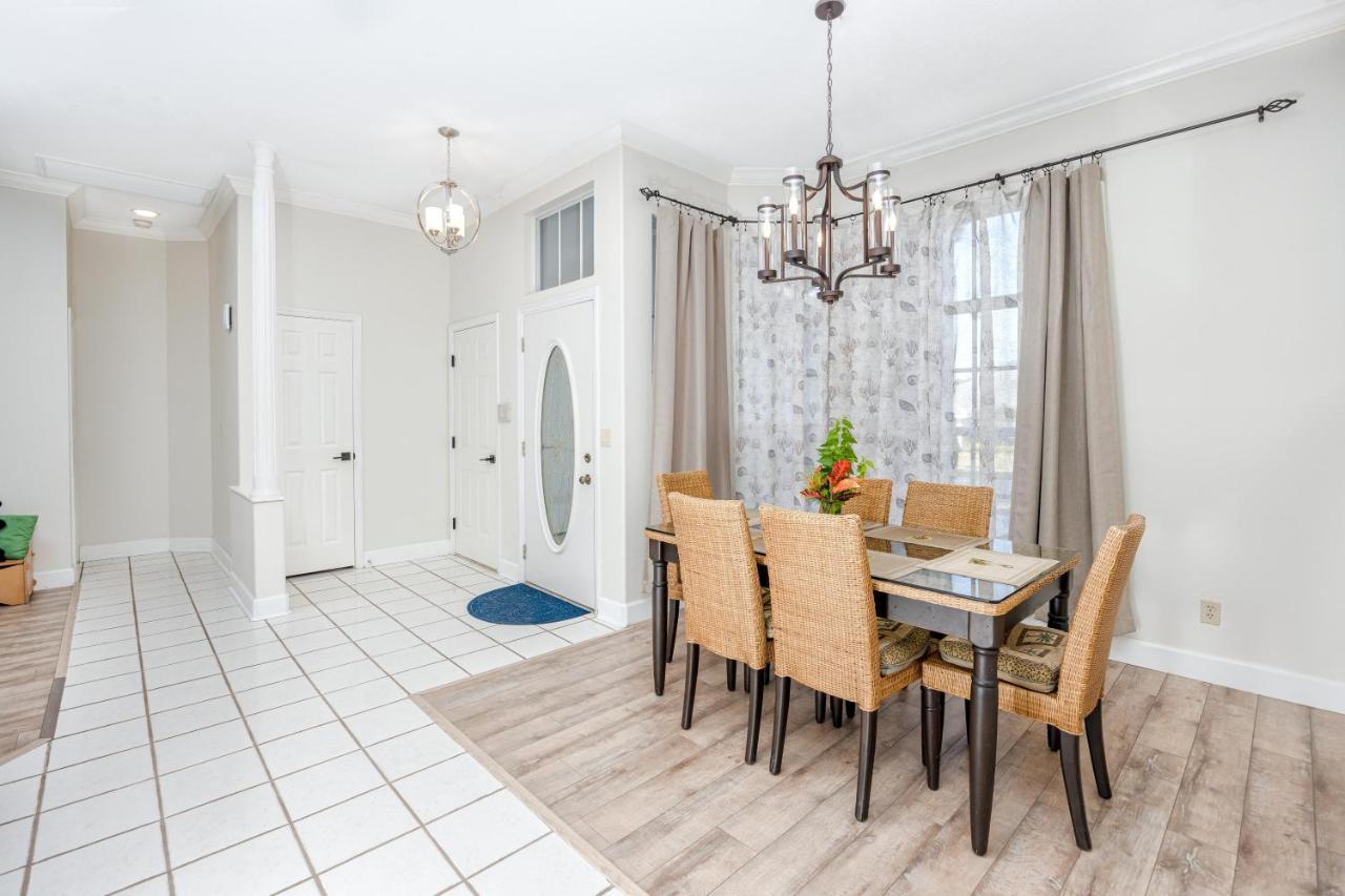 Palm Harbor Paradise - Lovely Home With Pool & Hot Tub מראה חיצוני תמונה